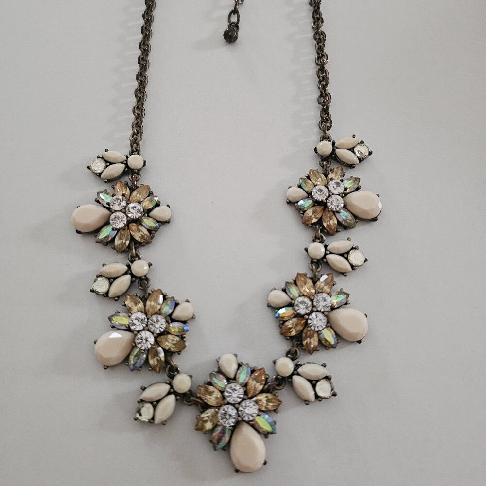 White and Silver Gem Necklace